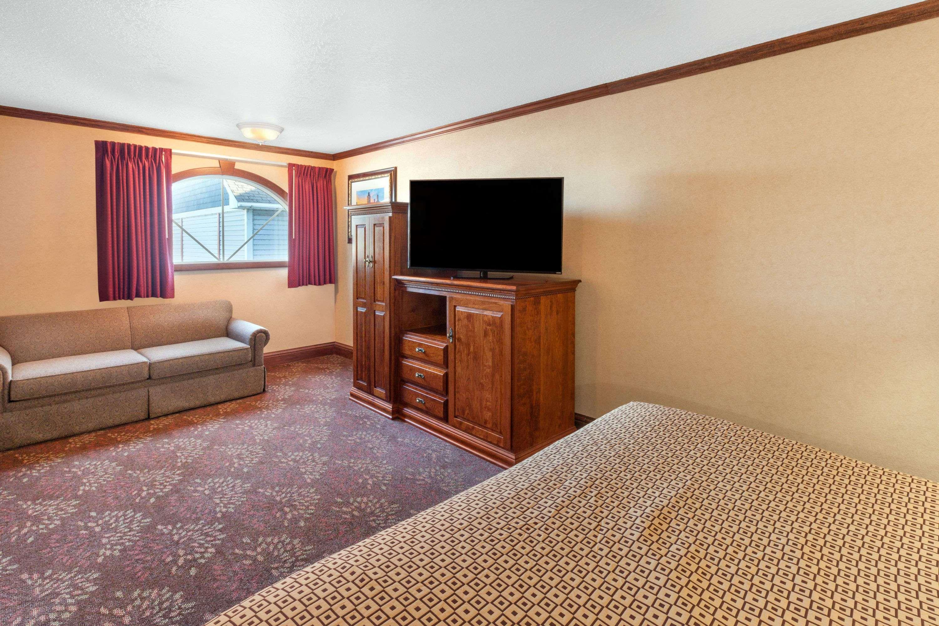 Ramada By Wyndham Mackinaw City Waterfront Exterior foto